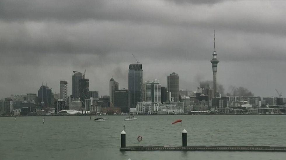 Auckland building site fire sends smoke over city
