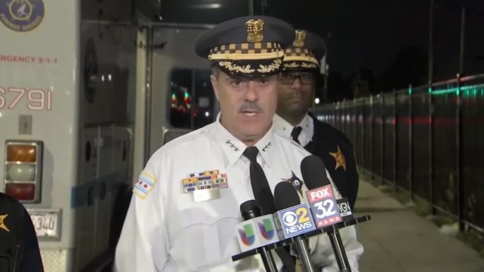 Neighbour kills 4 people eating dinner in a Chicago apartment