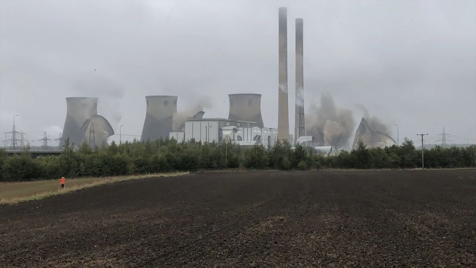 Ferrybridge cooling towers demolished