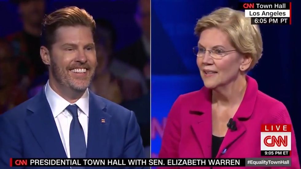 Elizabeth Warren draws applause for debate putdown