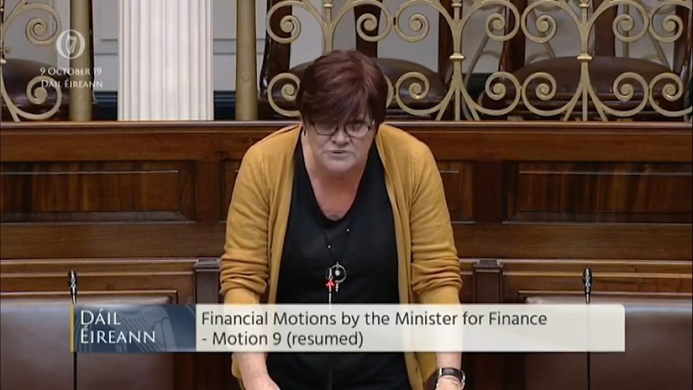 Joan Collins tells government 'yous just really don't give a f*ck'