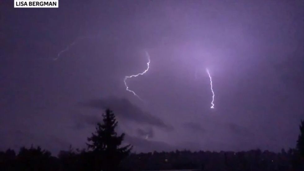 Spectacular thunderstorm lights up the sky in Seattle