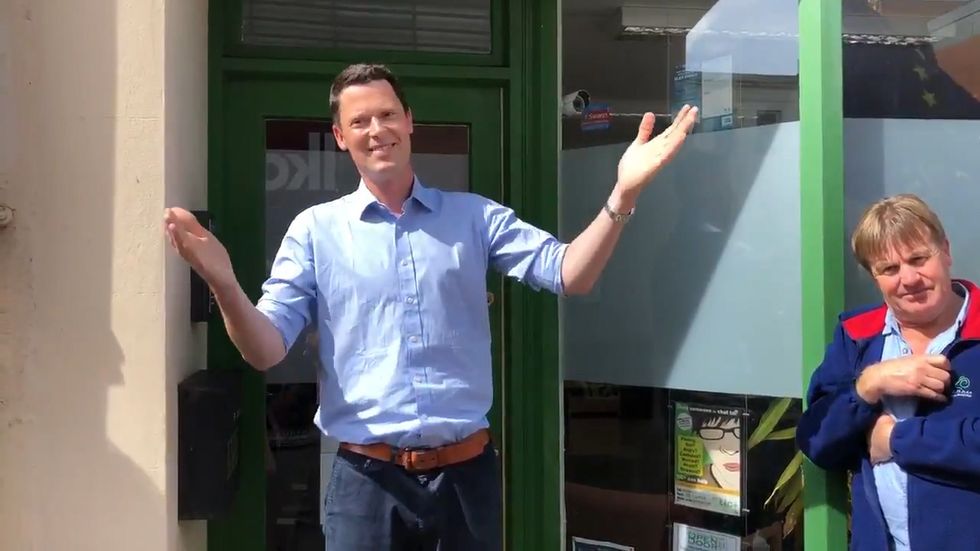 Protesters cheers as Tory MP asks if they want to bring down the government