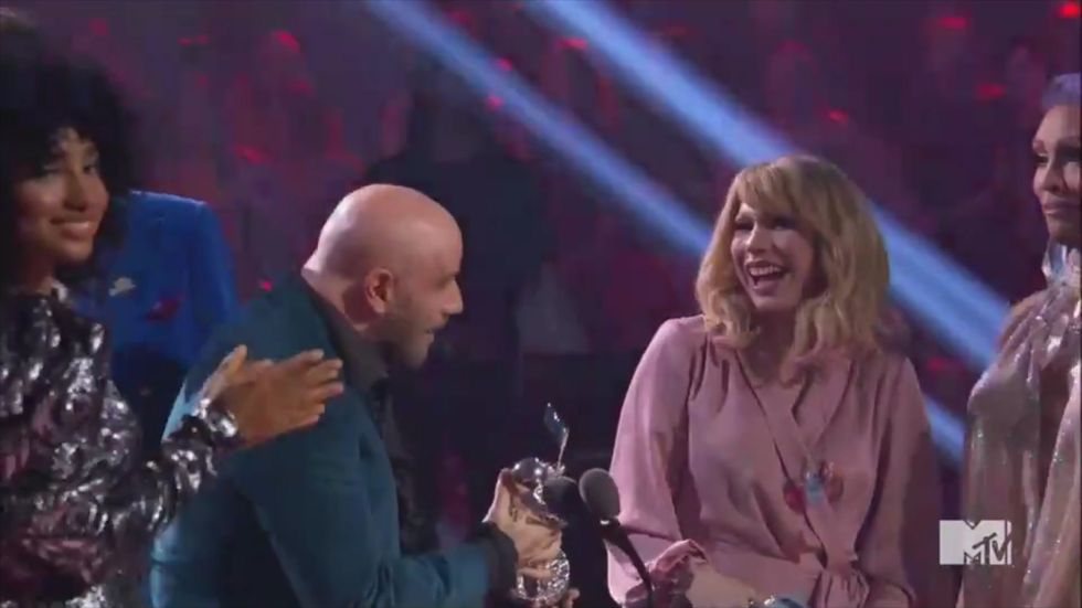 John Travolta mistakes drag queen Jade Jolie for Taylor Swift at MTV VMAs