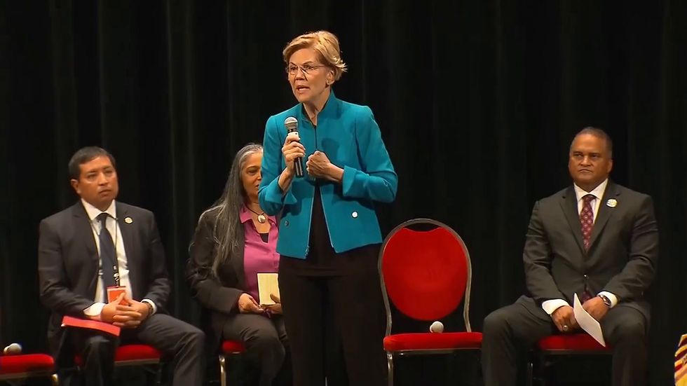 Elizabeth Warren apologises at the Native American Presidential Forum