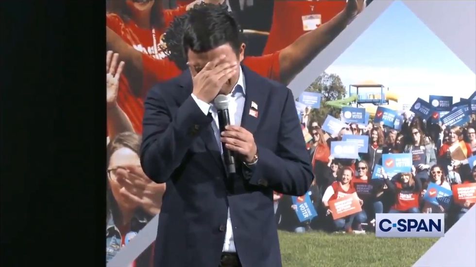 Andrew Yang tears up at 2020 gun presidential forum in Iowa