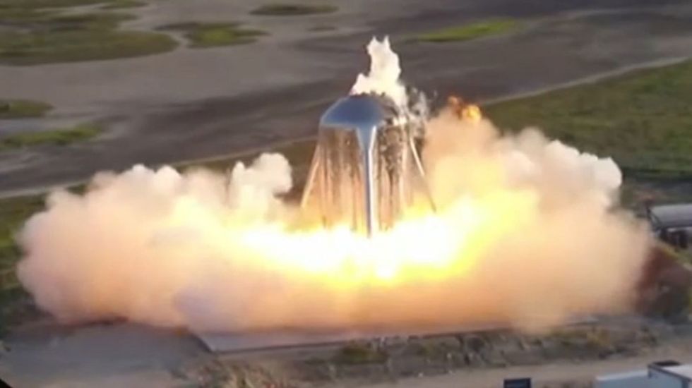 SpaceX Starhopper rocket test ends in flames