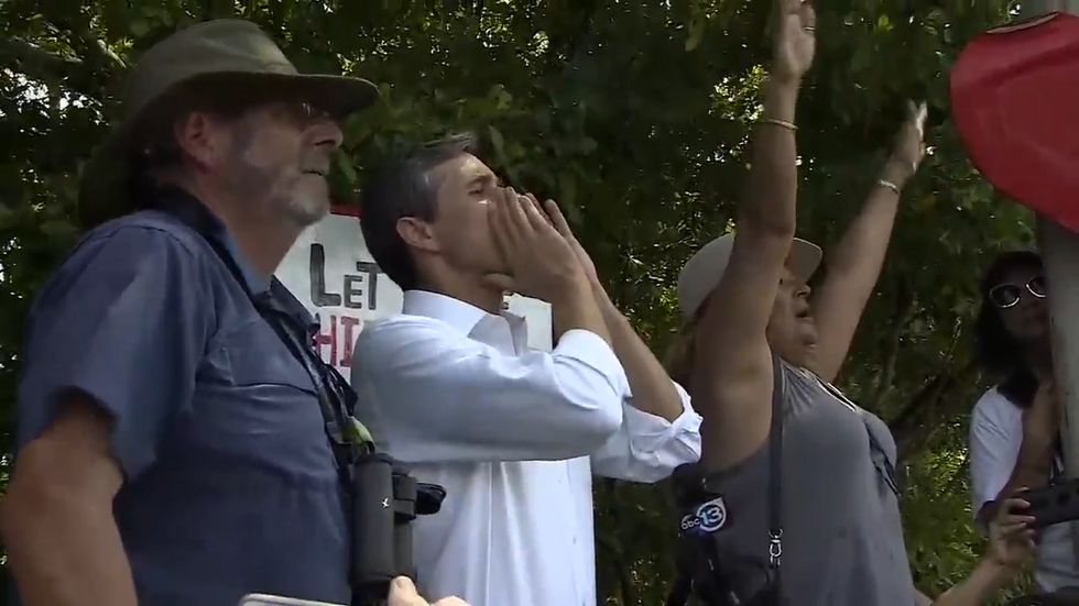 Beto O'Rourke visits an immigration holding facility in Homestead: 'We're here with you'