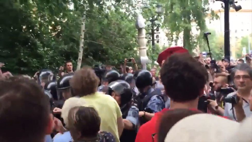 Hundreds arrested in Moscow as Russia violently cracks down on anti-corruption protests