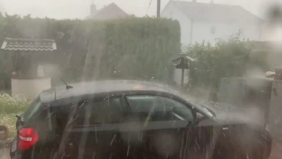 Giant hailstones fall in Germany