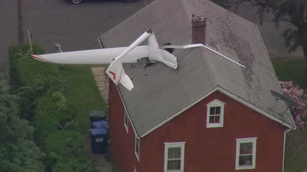 Glider crashes into house in Connecticut