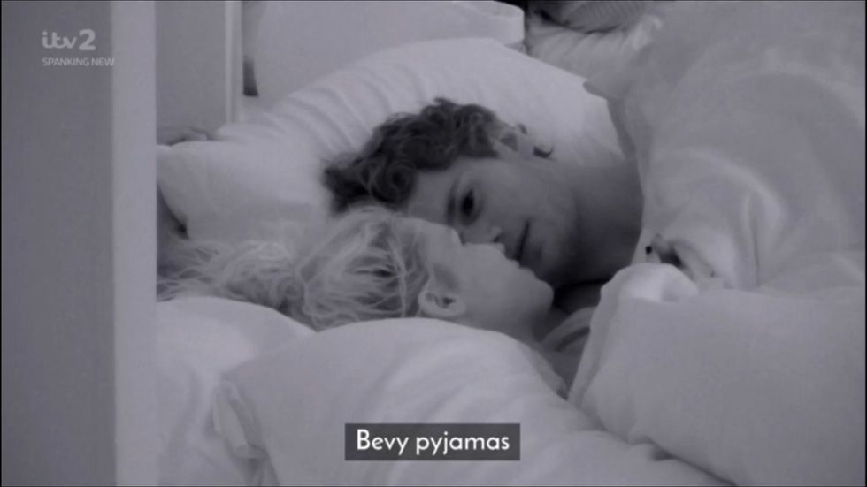 Love Island 2019: Lucie discusses 'bevy' pyjamas whilst in bed with Joe