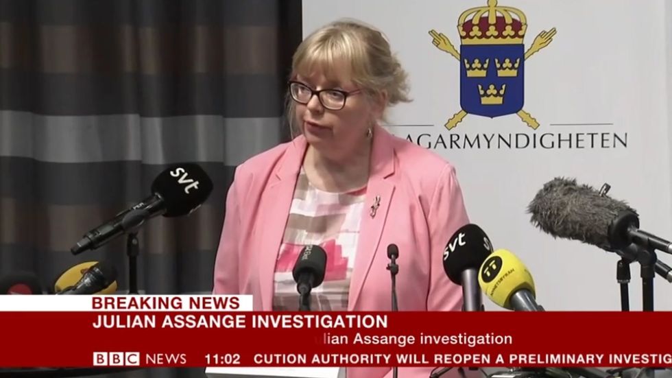 Julian Assange: Swedish prosecutors reopen investigation into rape allegation made against Wikileaks co-founder 