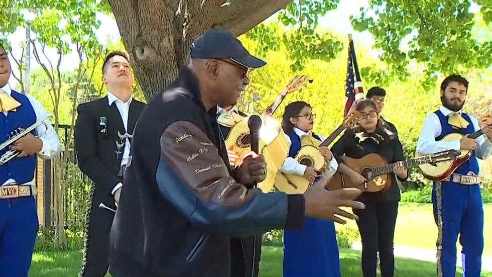 Peaceful protest involving a mariachi band and tacos takes place after racist woman  threatened to call ICE on food truck workers
