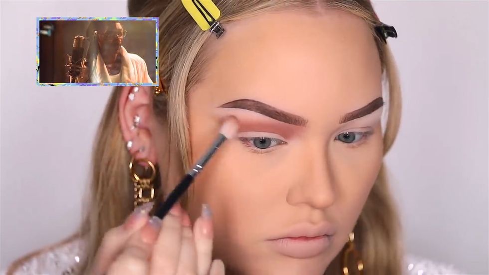 Snoop Dogg narrate a make-up tutorial by Nikkie Tutorials