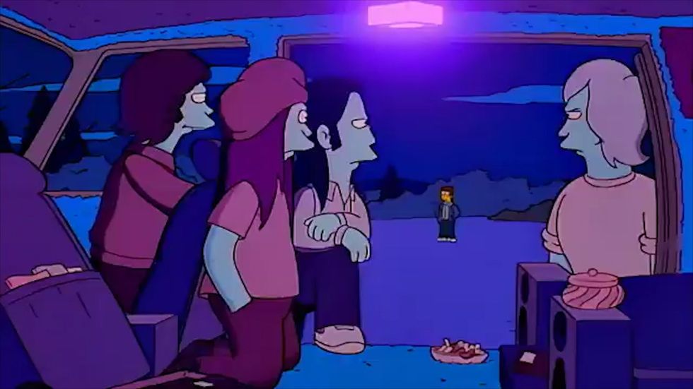 The Simpsons: Season 7 Episode 24 'Gentleman say hello to the Second Base mobile'