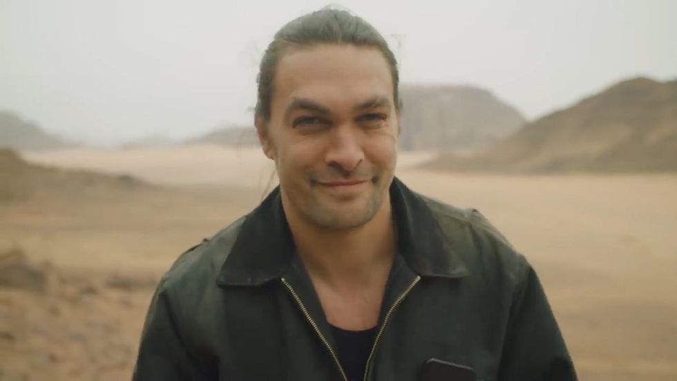Jason Momoa shaves his beard to raise awareness of recycling