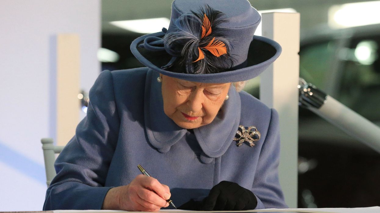 Fancy working at Buckingham Palace? Job ad seeks writing whizz to respond to the Queen’s mail