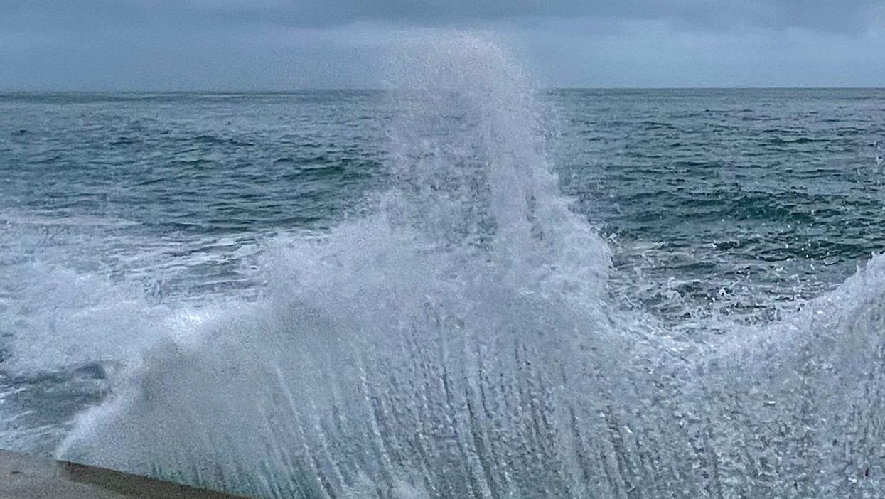 Photographer captures ‘the image of Jesus’ in a wave off the coast of Devon