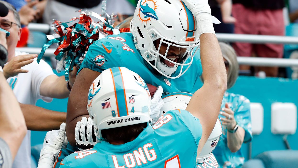 Miami Dolphins fan manages to miss his own marriage proposal at NFL game