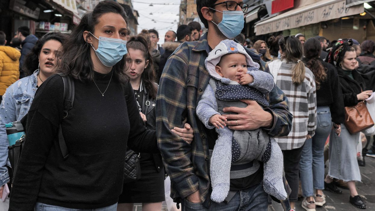 Flurona: What do we know about the mixture of Covid and influenza found in Israel