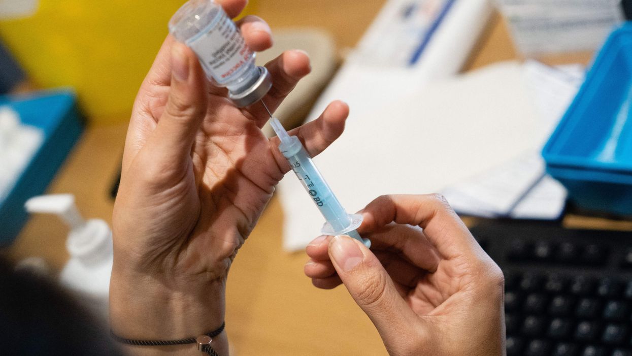 Chart shows how much protection vaccines give against Omicron