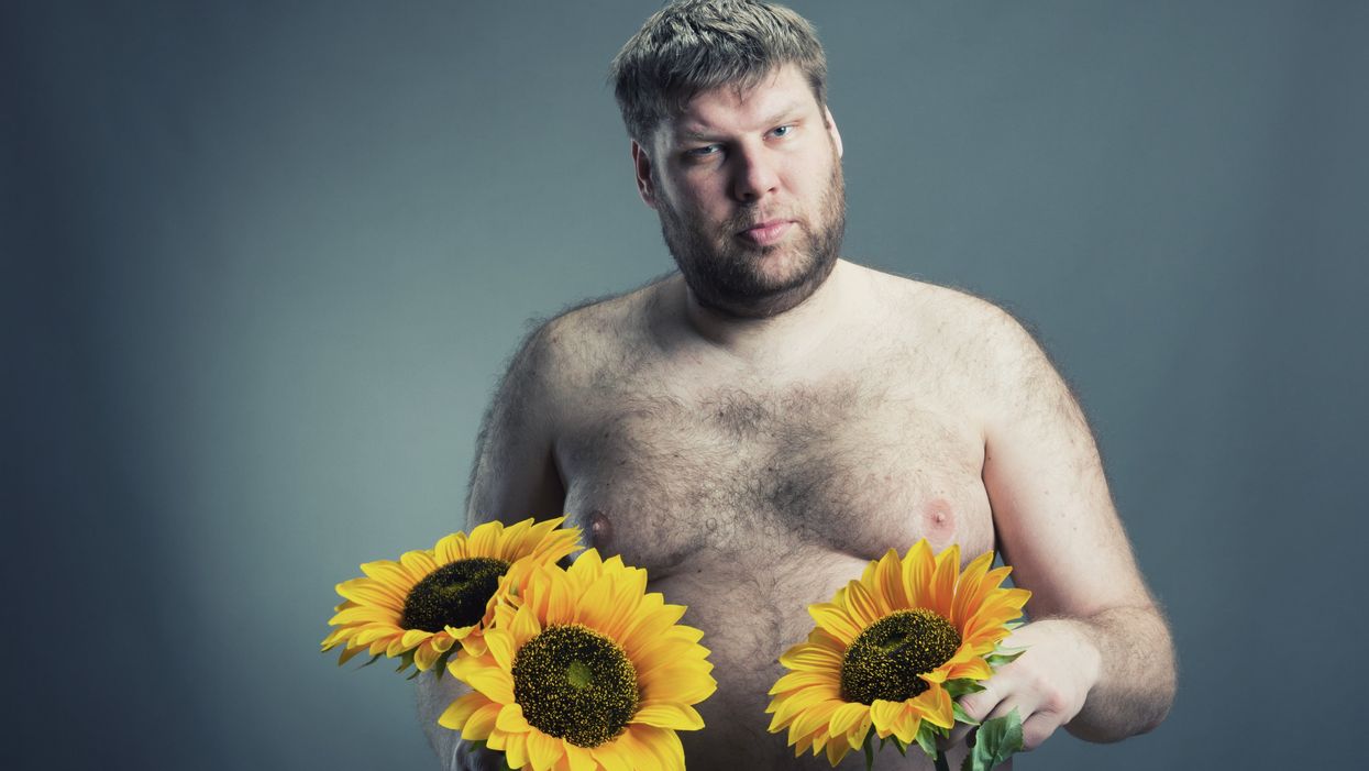 Woman threatens to kick brother out of her apartment because he is a nudist