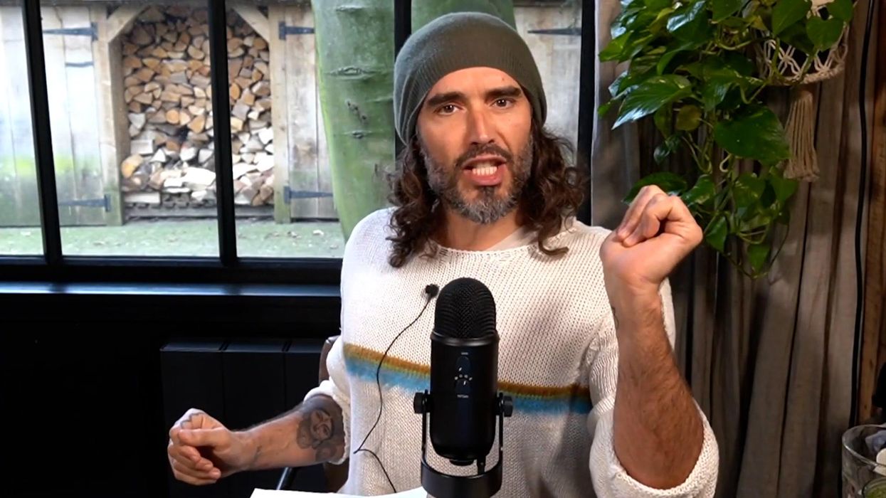Russell Brand mocks CNN’s Brian Stelter over Joe Rogan comments