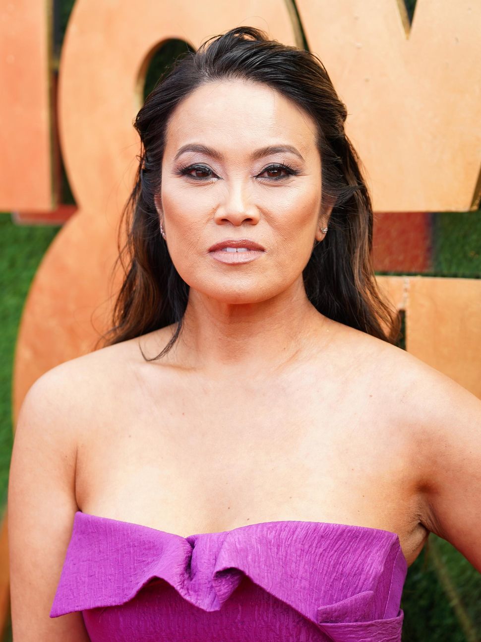 Dr 'Pimple Popper' claims she's lost money from advertisers who find her YouTube videos 'too graphic' | indy100 Dr 'Pimple Popper' claims she's lost money from advertisers who find her YouTube videos 'too graphic' | indy100