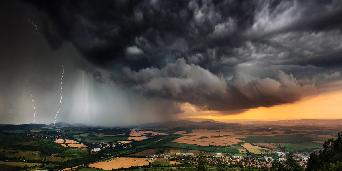 Man says he can predict storms after getting struck by lightning | indy100