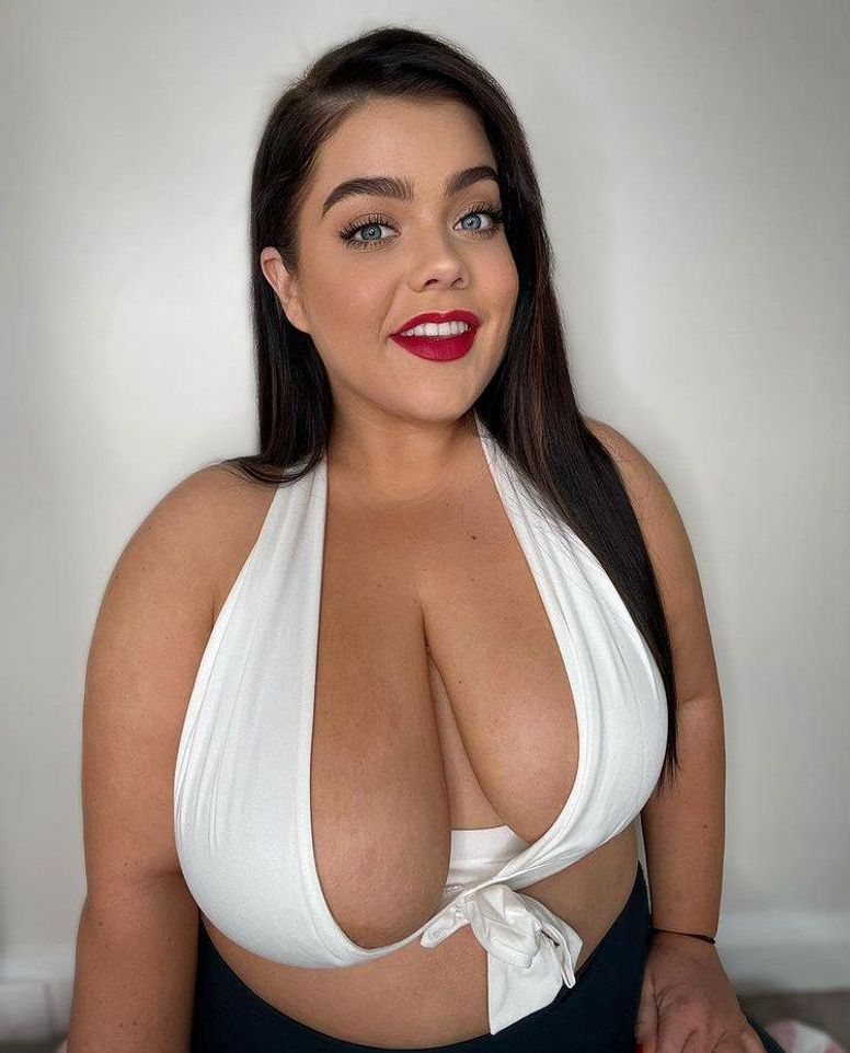 Woman with one breast bigger than the other becomes huge hit on
