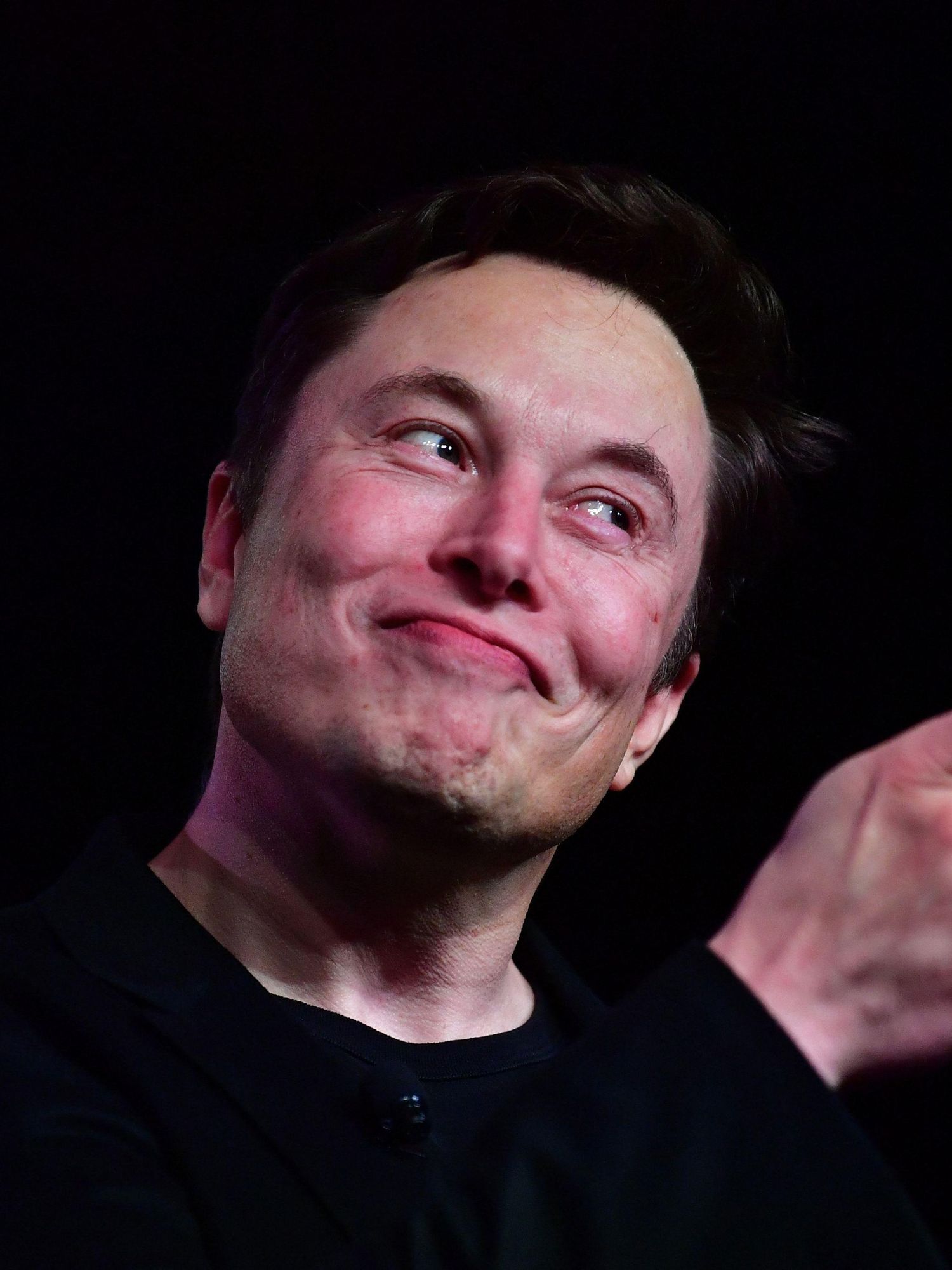 Elon Musk buys Twitter and people are worried: "like the gates of hell opened"
