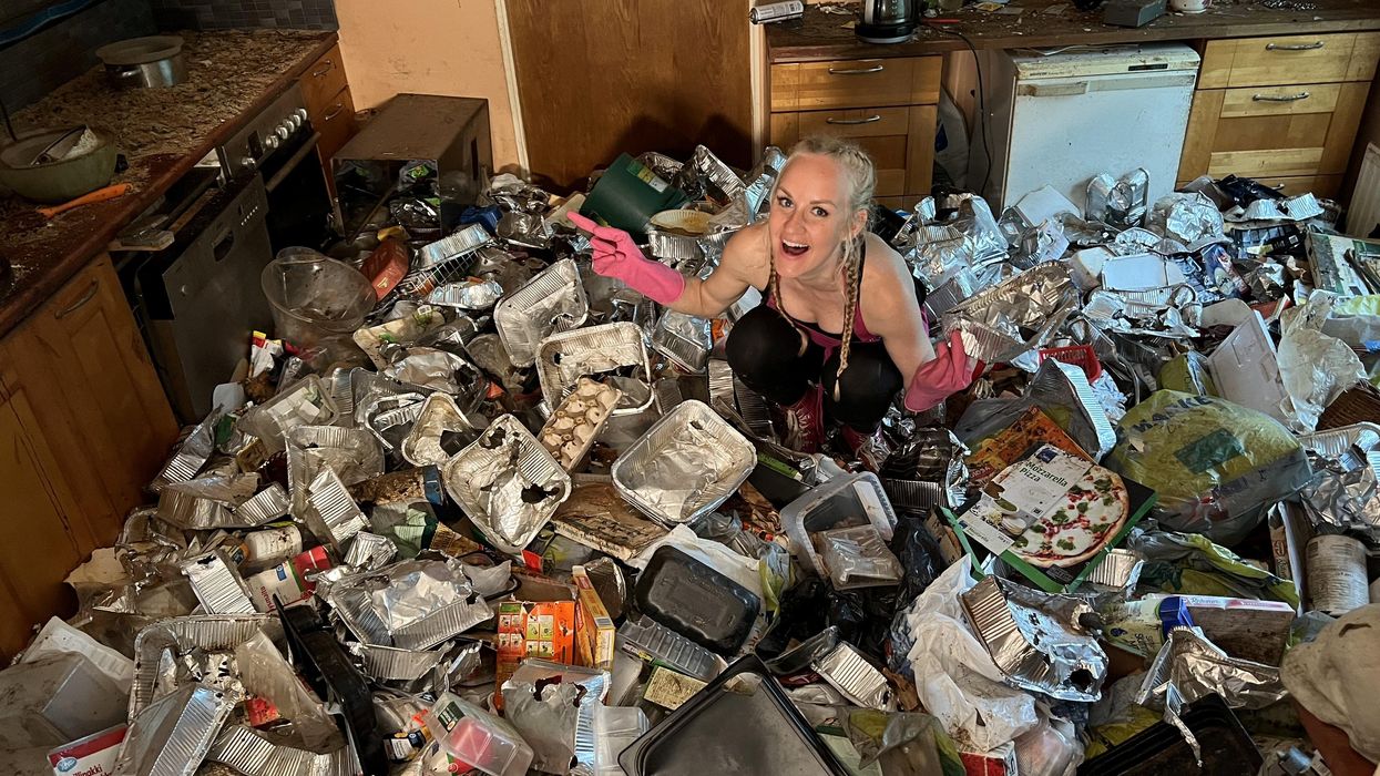 Woman who loves cleaning travels the globe and scrubs homes for free