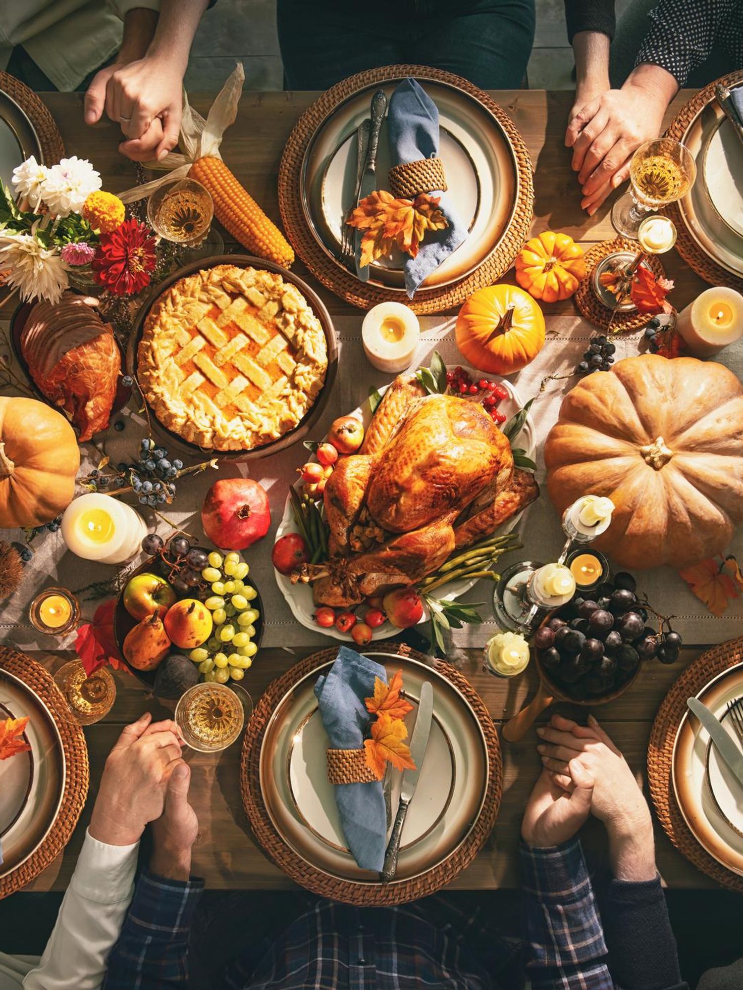 Woman divides the internet after refusing to invite stranger to Thanksgiving