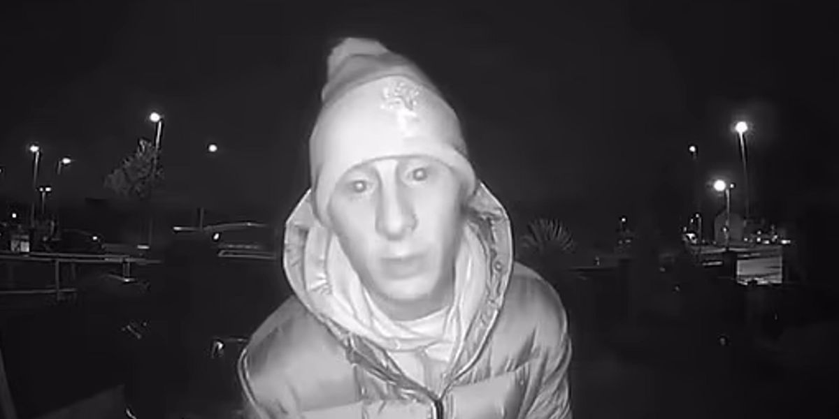 Awkward Dogs Outside Hilarious moment Paddy Pimblett rings woman's door to apologise for his ...