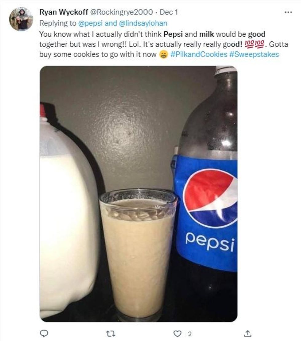 Lindsay Lohan mixes Pepsi with milk in new ad and people are