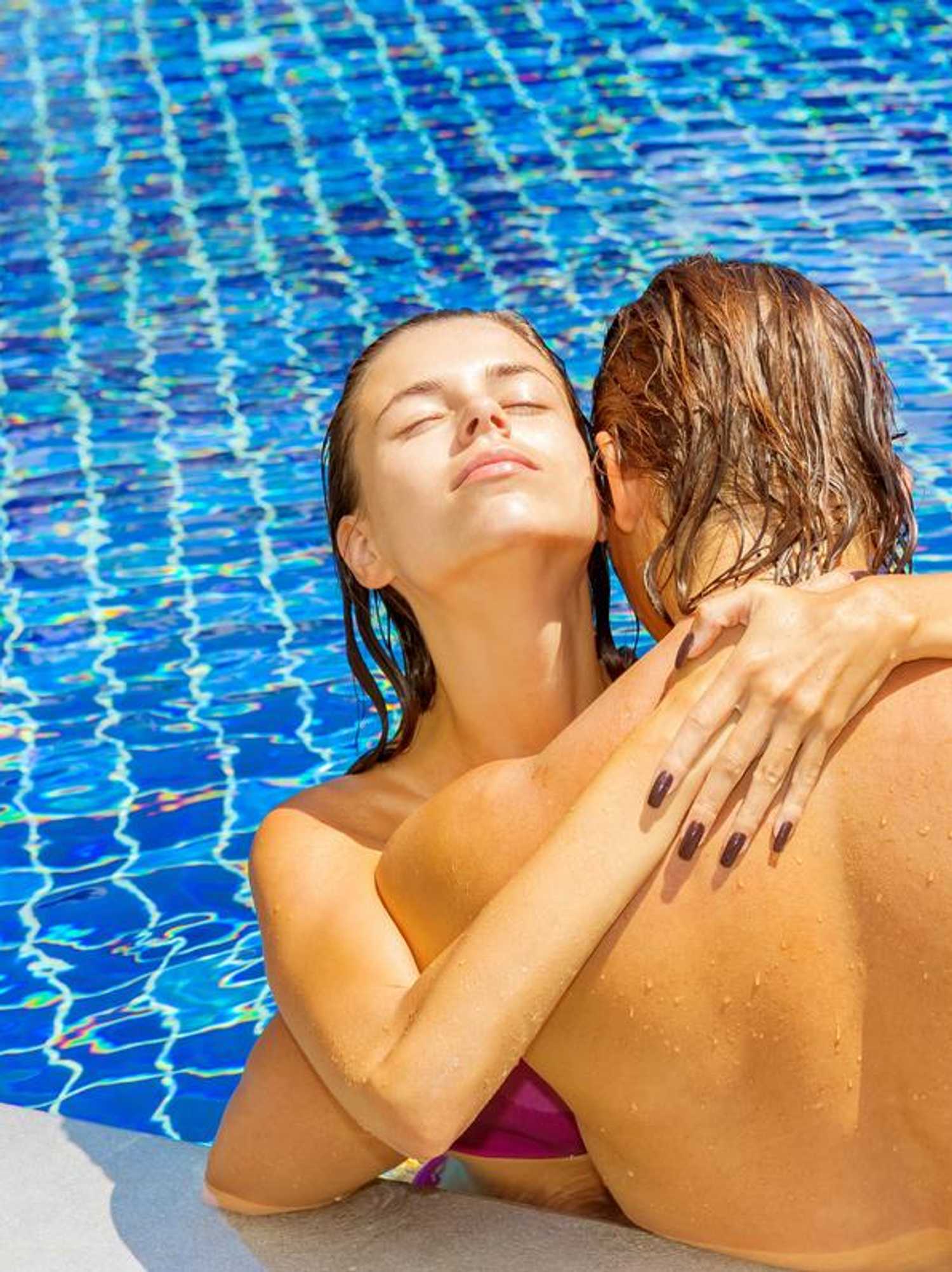 Florida real estate agent finds nude couple in pool of home she was showing a client