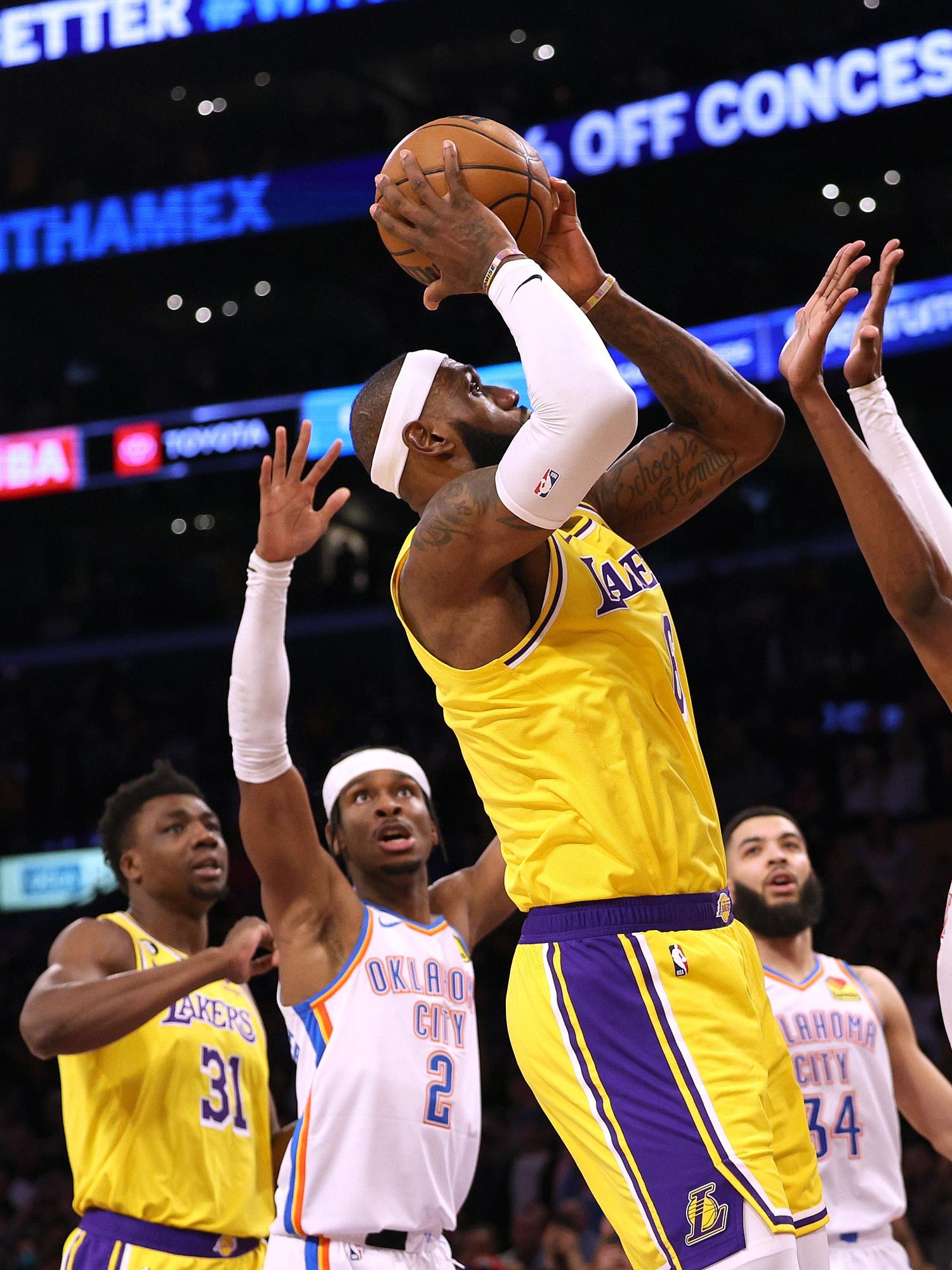 Incredible photo shows the harsh truth behind Lebron James' record breaking moment