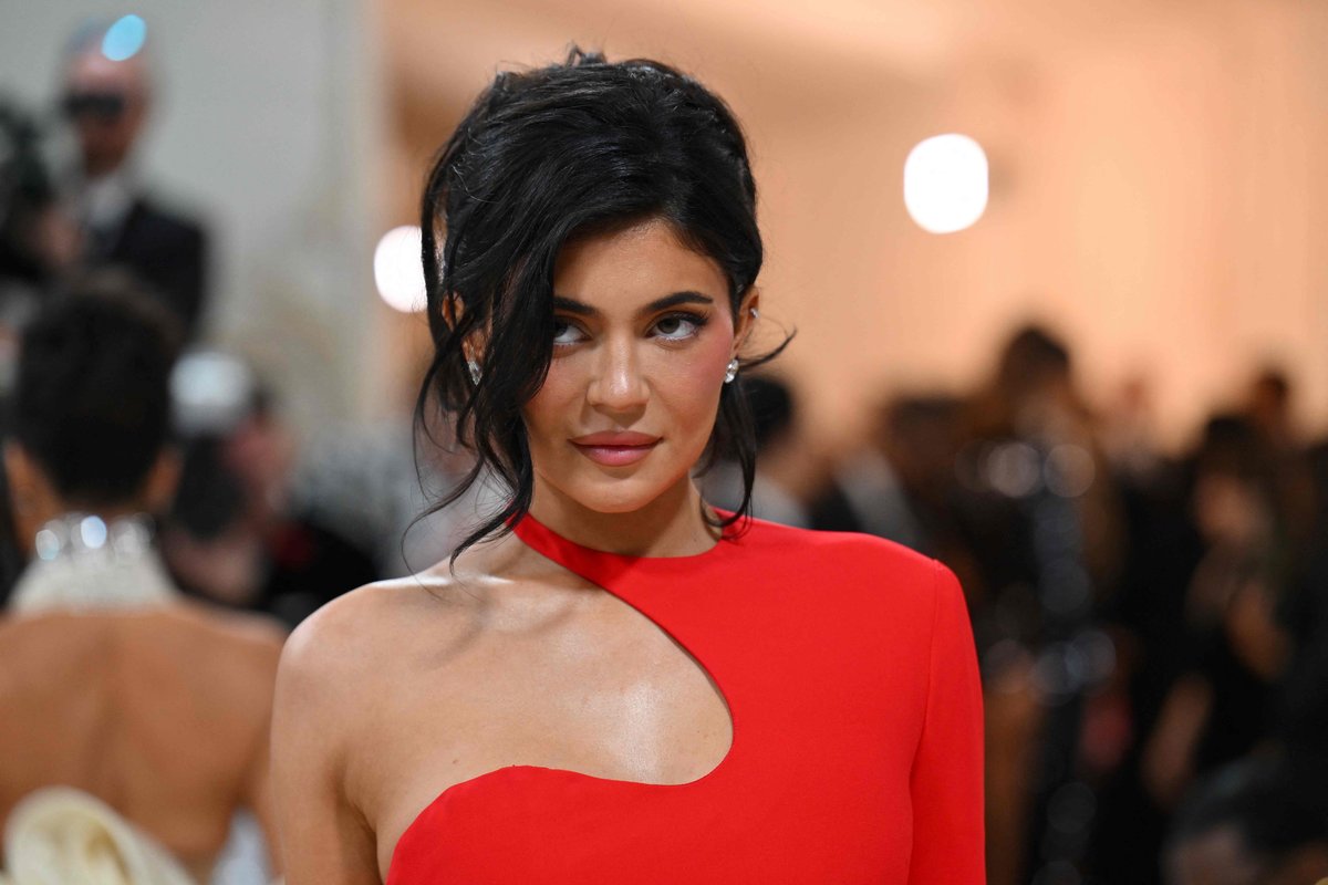 Kylie Jenner sparks anger after restaurant staff claim she left a $20 tip for a $500 meal