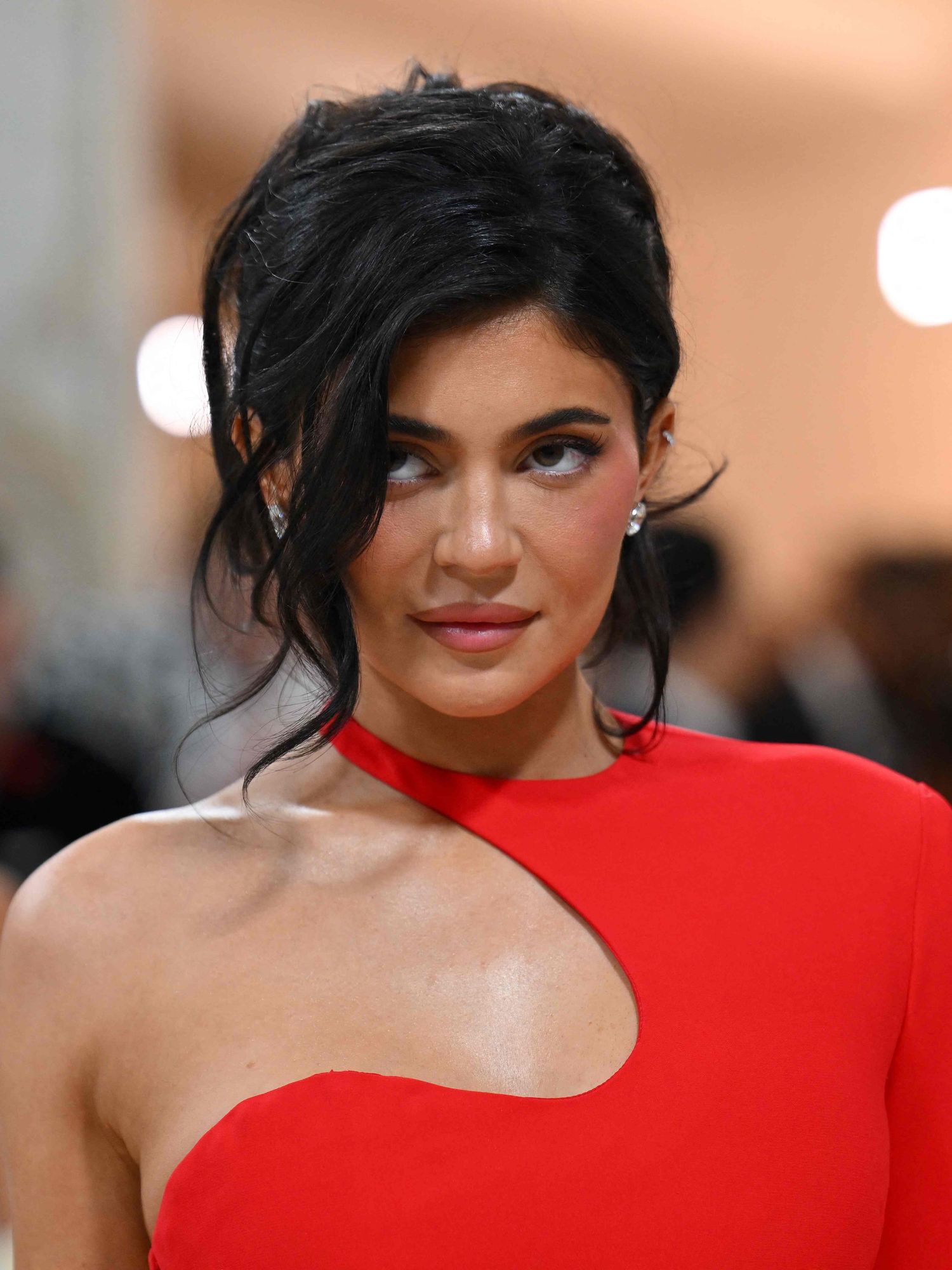 Kylie Jenner sparks anger after restaurant staff claim she left a $20 tip for a $500 meal