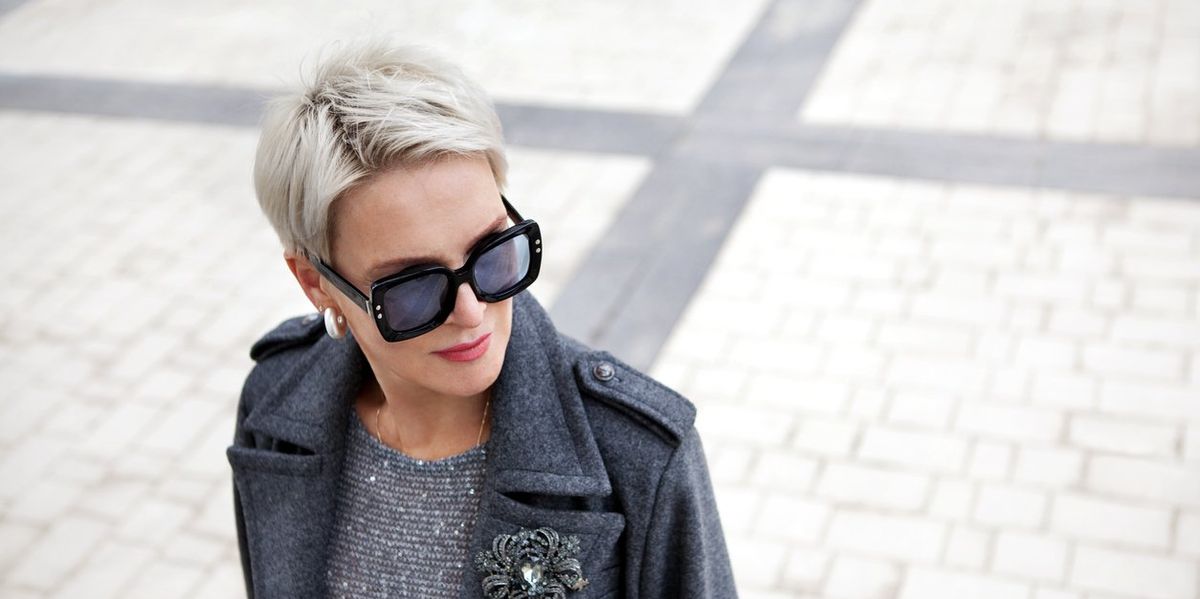 Shoulder Buttons People have just figured out what the shoulder buttons on jackets are ...
