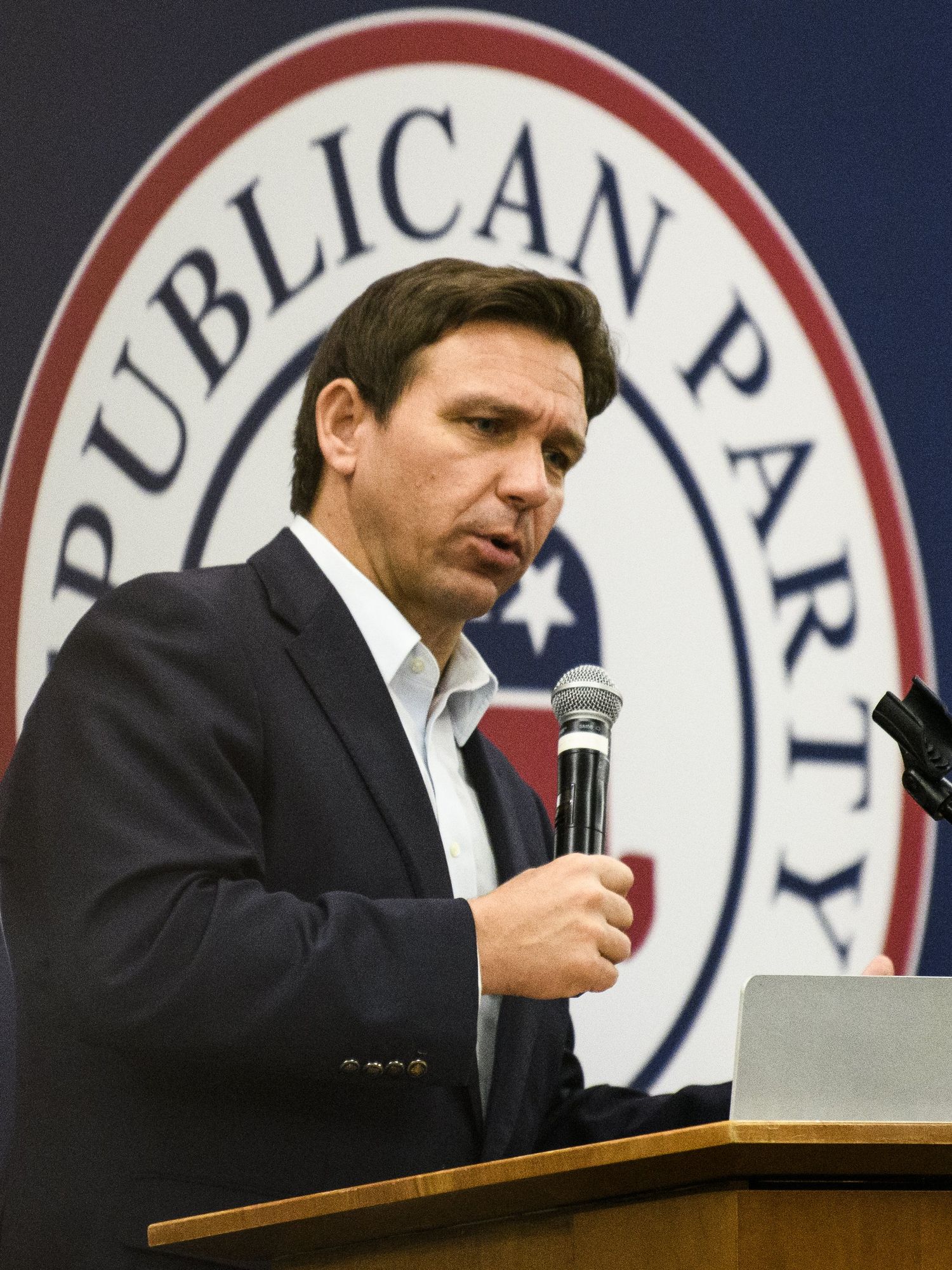 Ron DeSantis just gave us the most chaotic Presidency launch of all time on Twitter