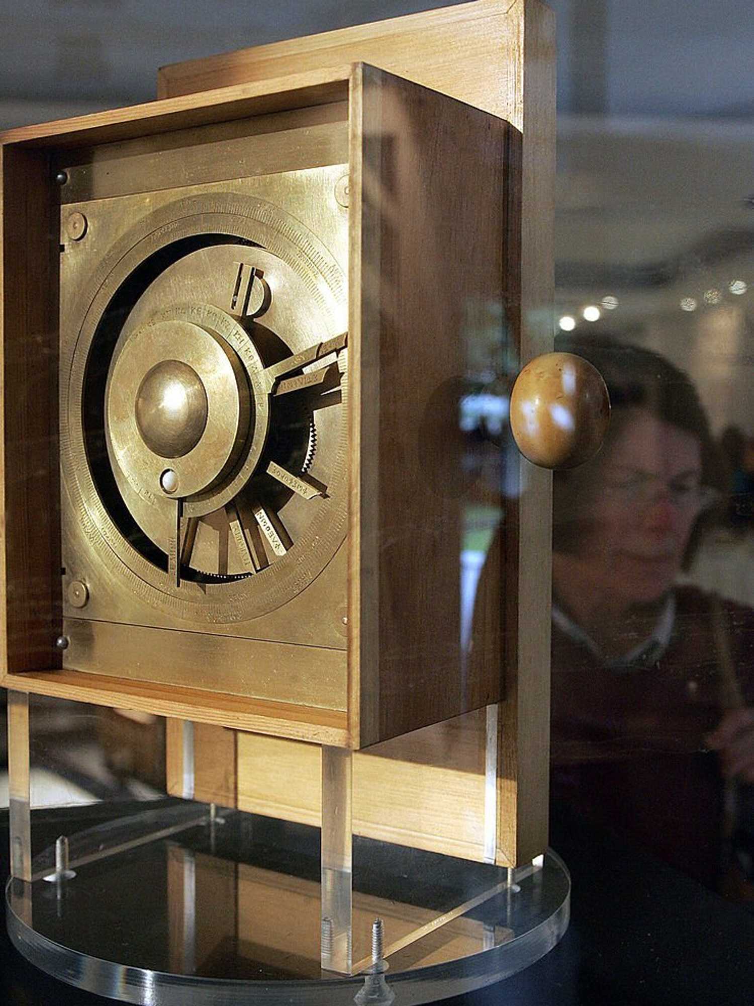 Scientists baffled by discovery of '2000-year-old computer'