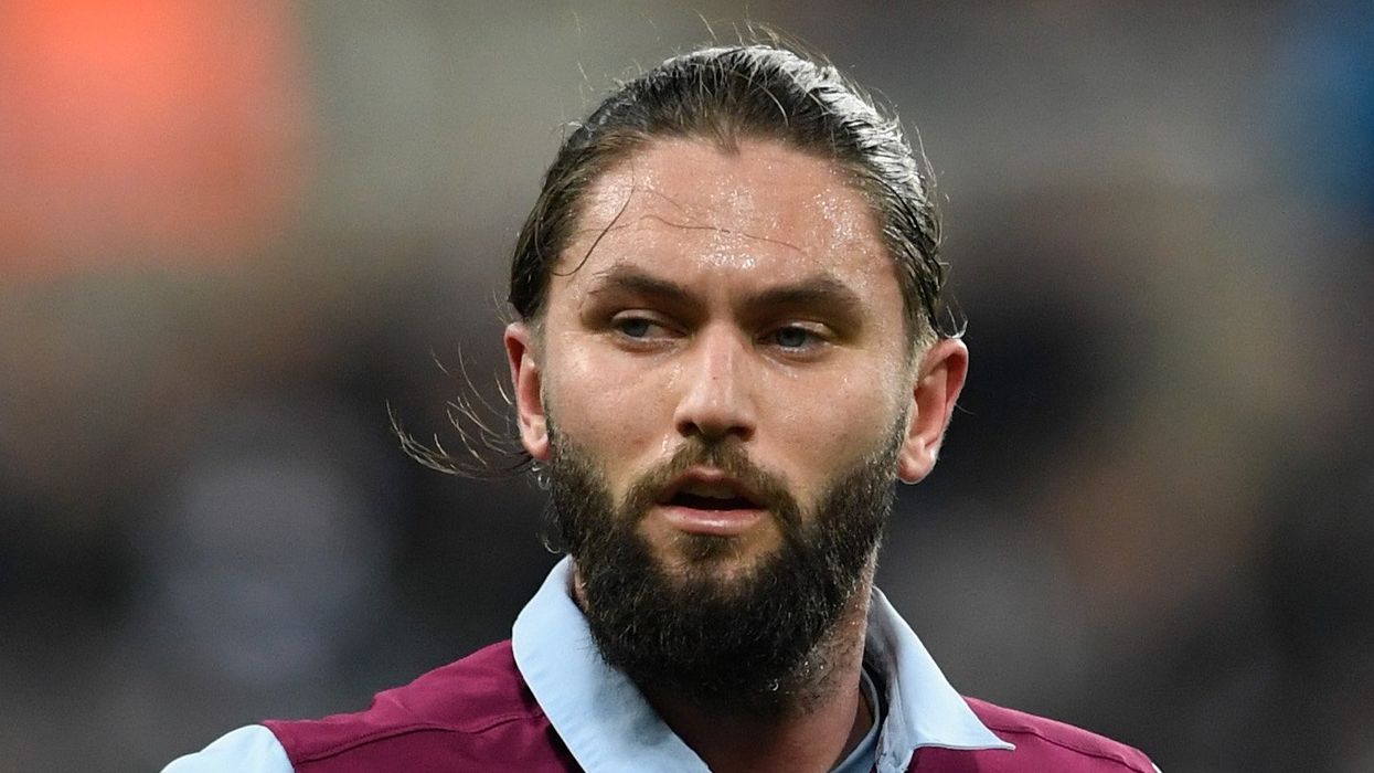 Former Arsenal player retires early to start up surprising new business