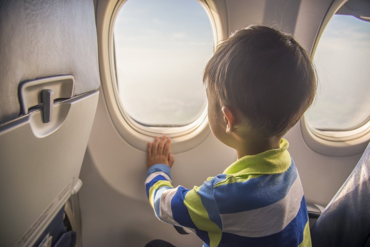 Woman's partner demands that her son sits by himself on 9-hour flight