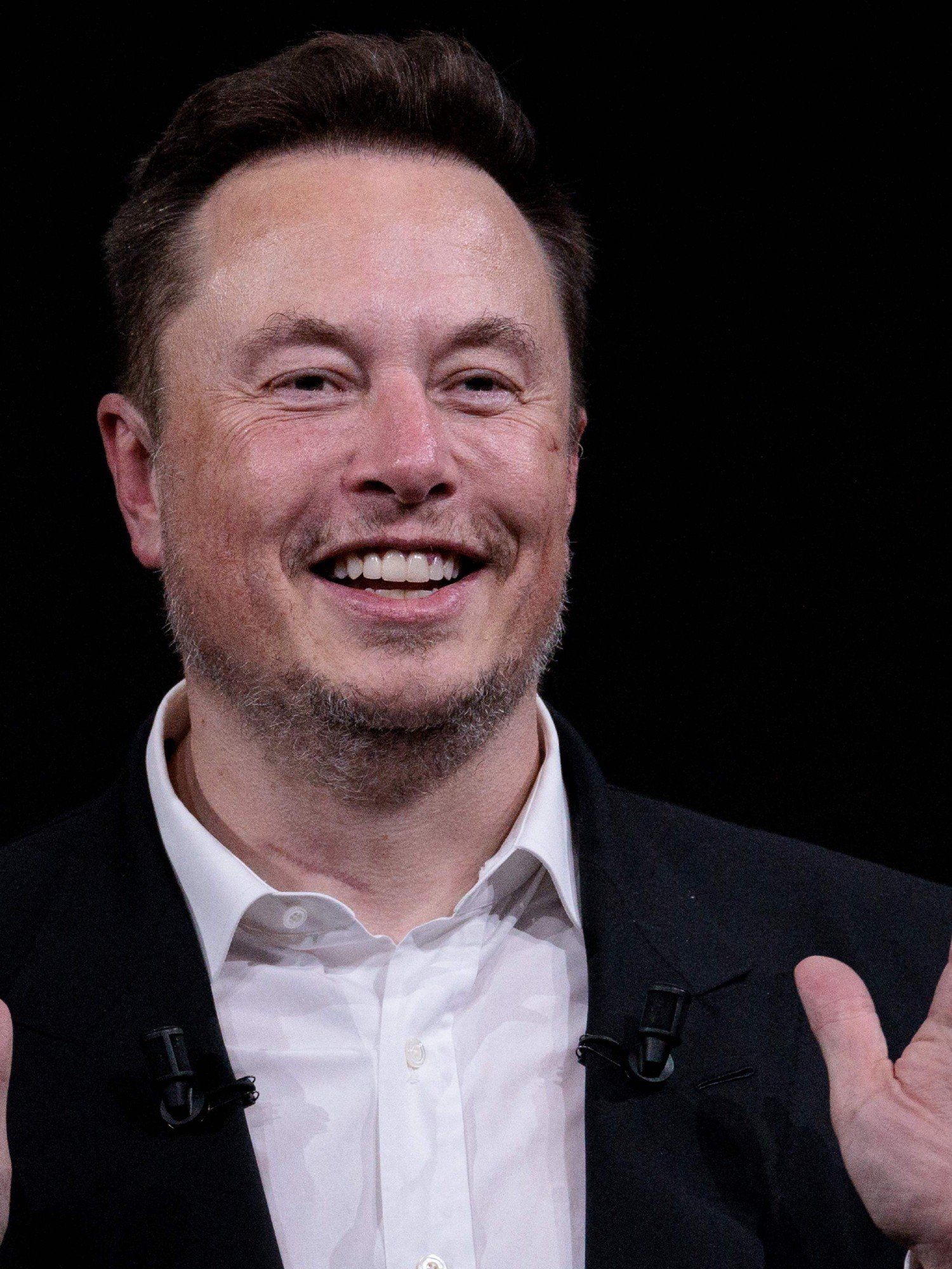 Elon Musk roasted by actor for 'defects' in Amber Heard's cosplay costume