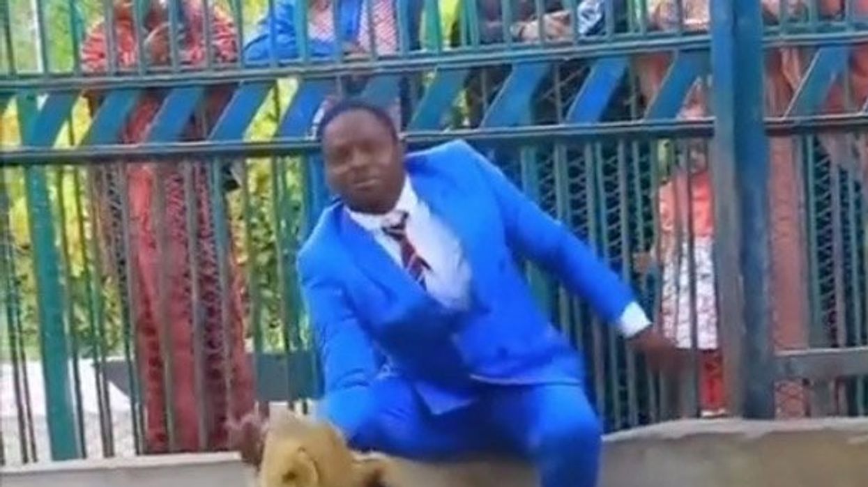 Pastor enters cage full of lions to prove he's protected by God