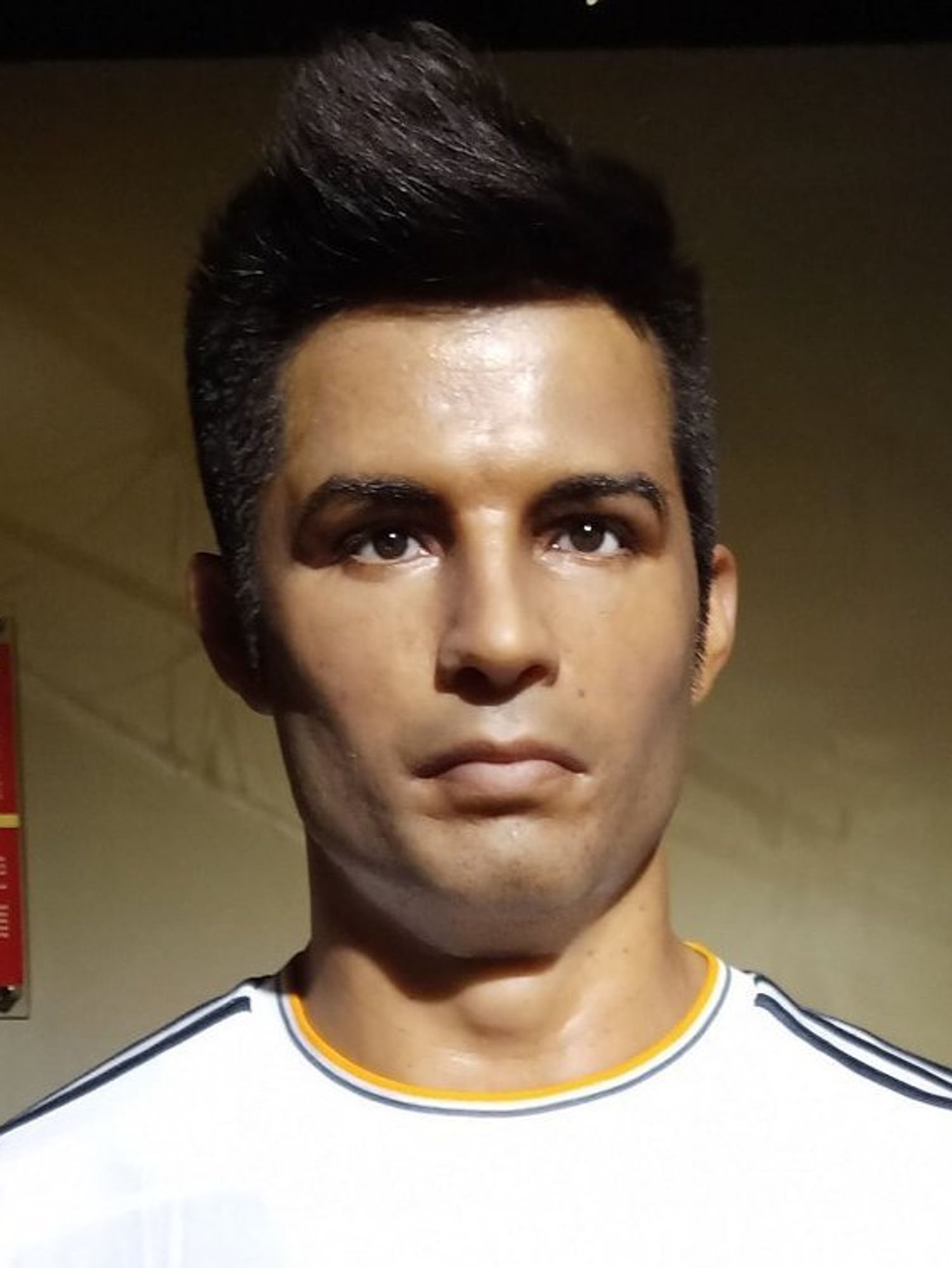 Tourists slam wax museum for dodgy celebrity figures