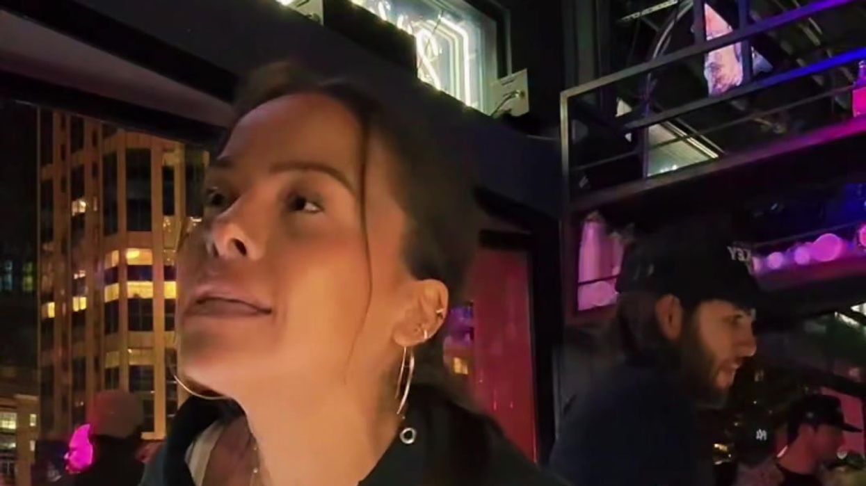 Bartender calls out customer asking for no ice thinking they'll get more alcohol