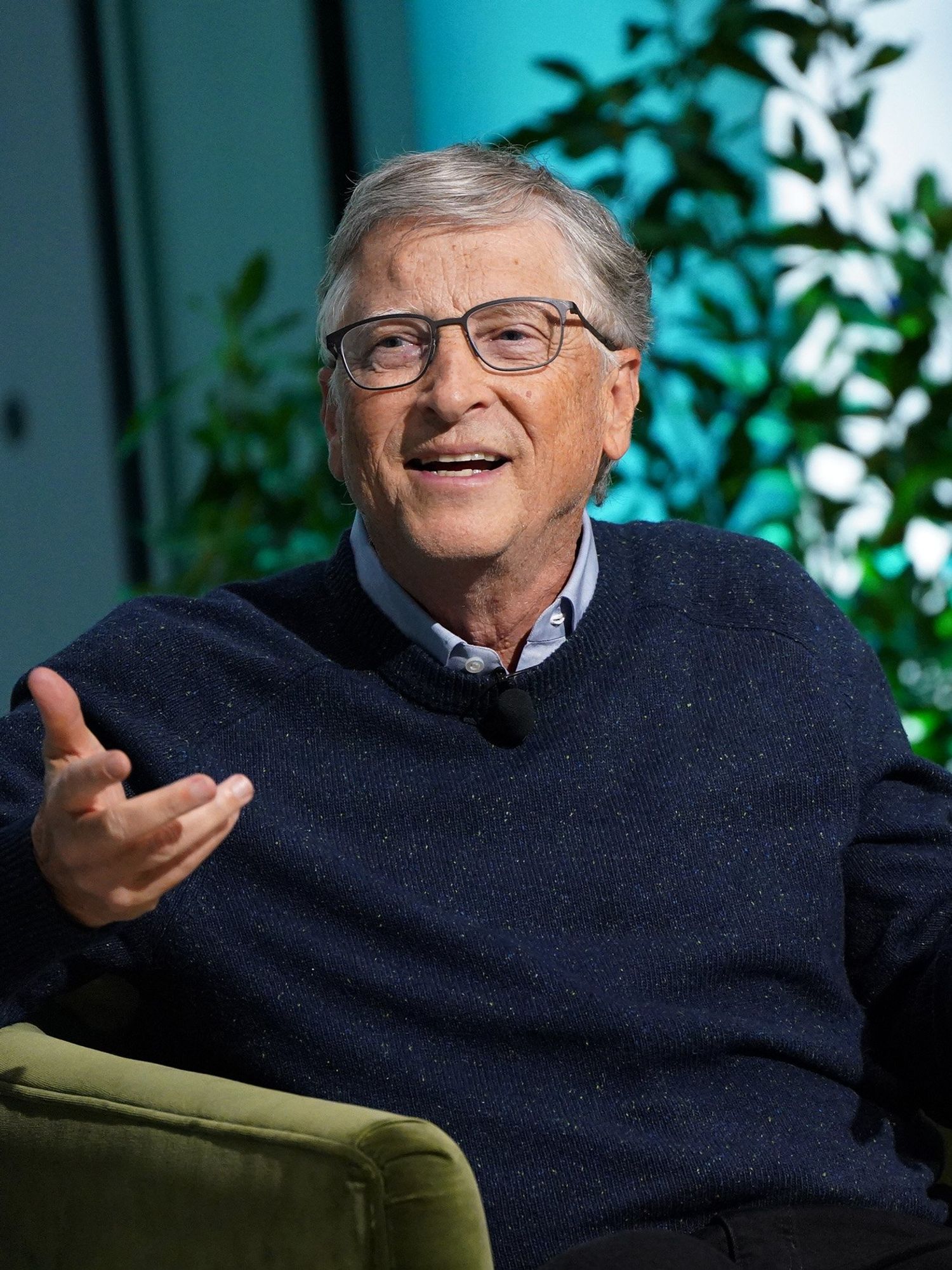 Bill Gates says that technology can help make a 3 day work week possible